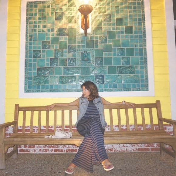 Meet your Posher, Vanessa - Picture 1 of 4